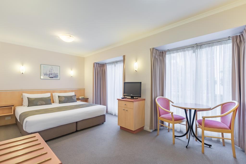 The Waverley International Hotel Glen Waverley Exterior photo